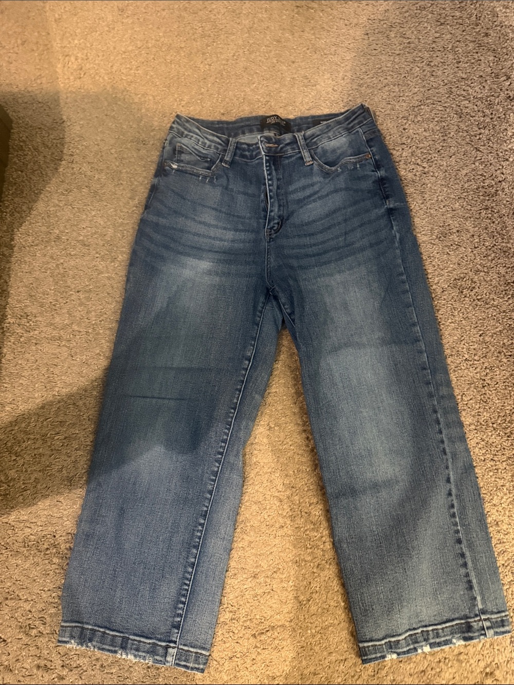 Judy Blue Blue Denim cropped jeans. EUC